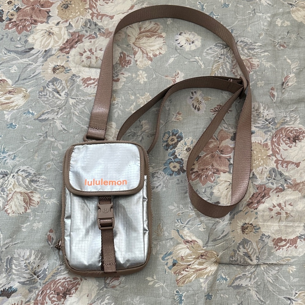 lululemon athletica Silver and Tan Belt Bag - Picture 1 of 6